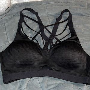 BNWOT Victoria’s Secret VSX Sport black sports bra